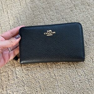 Coach Medium ID Zip Wallet. NWOT. Black.